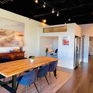 https://sunny-penthouse-on-17th-ave-sleeps-6-downtown.calgaryhotelsearch.com